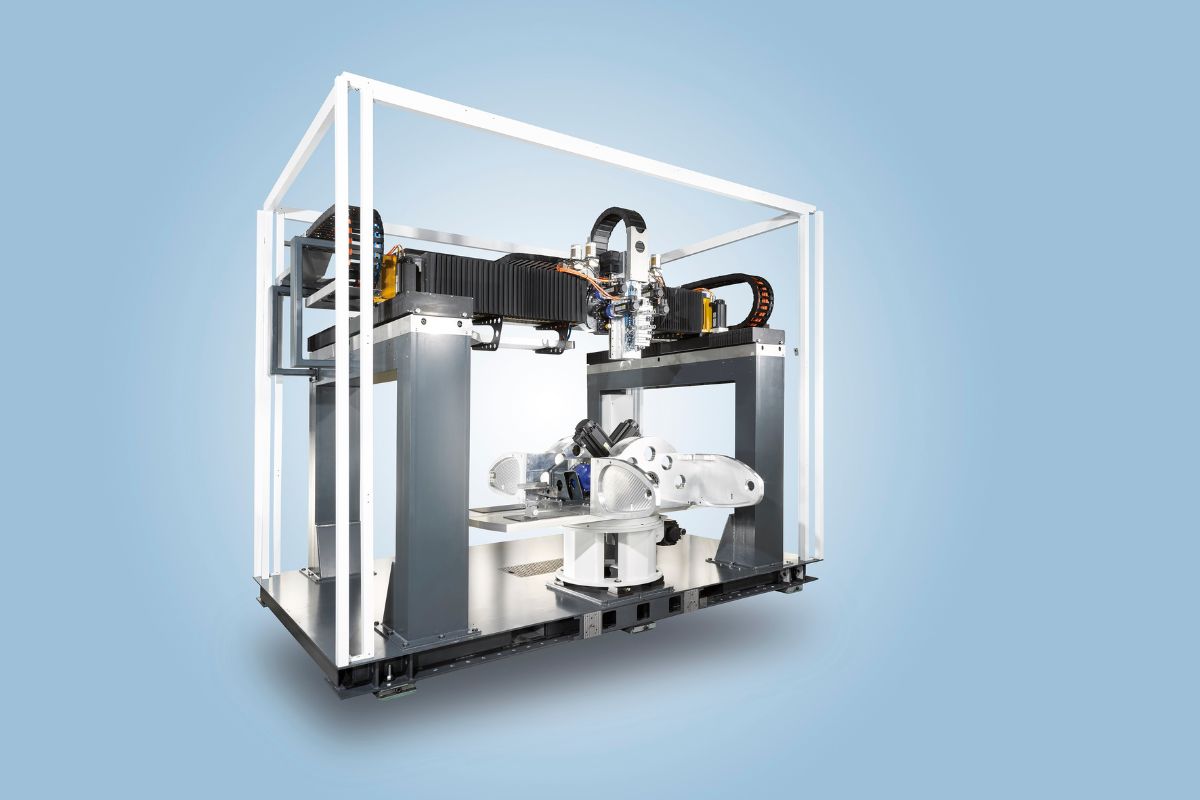 Diese Laserbearbeitungszelle enthält die neu entwickelte integrierte Prozesstechnik zur autonomen Routenführung.